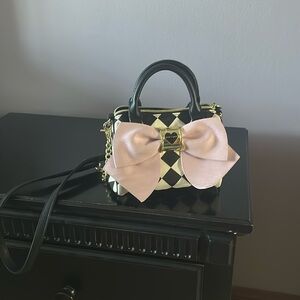 💗AUTHENTIC🎀 Betsy Johnson crossbody or clutch bag. Strap IS detachable!